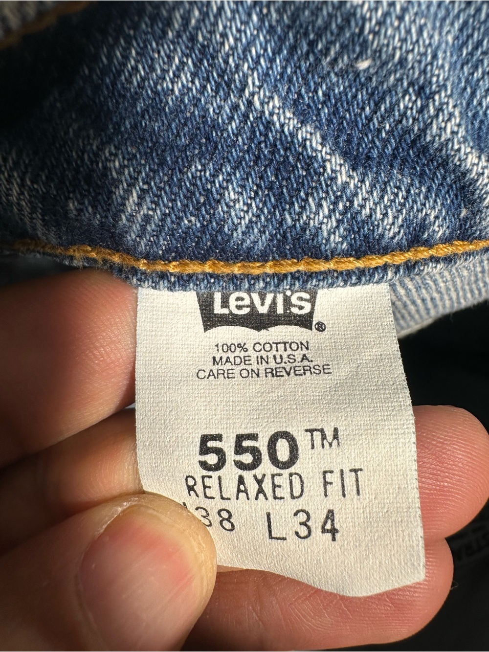Vintage Y2K Levi's Menās 550 Relaxed Fit Menās Jeans - Light Blue 38 Made in USA